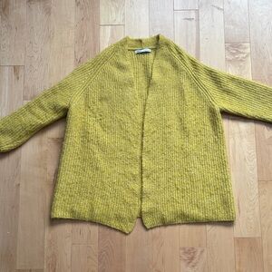 Zara Women's Mustard Open-Front Sweater